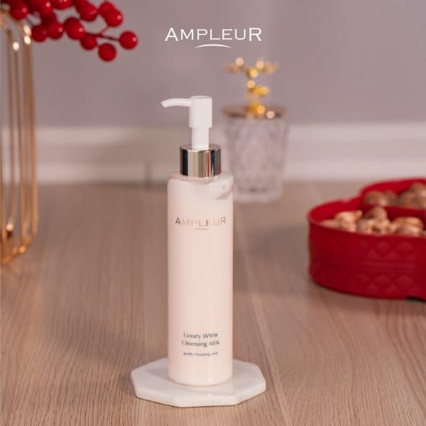 Sữa tẩy trang Luxury White Cleansing Milk N 1 Sua tay trang Luxury White Cleansing Milk