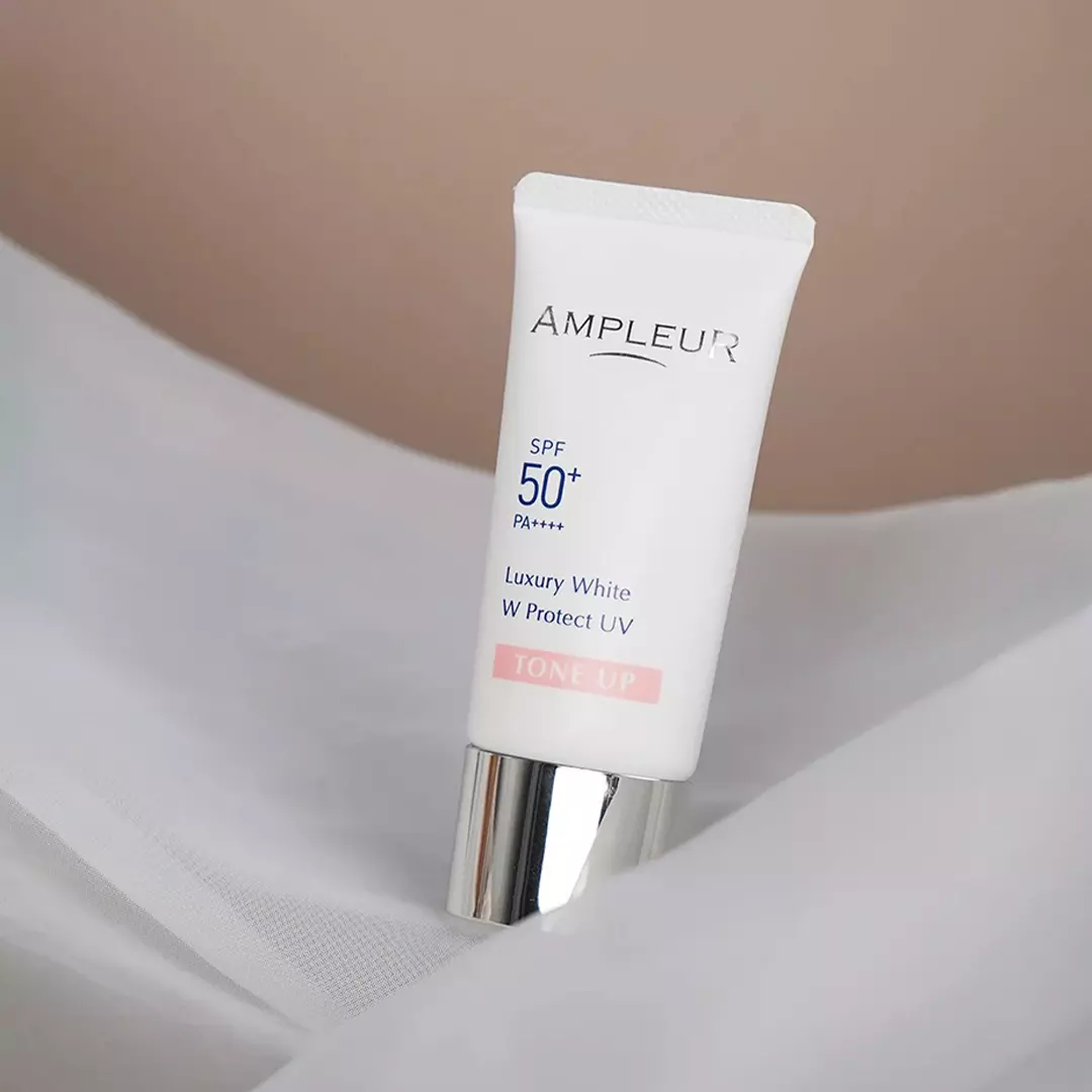 5 lý do nàng cần kem chống nắng nâng tone cho làn da rạng rỡ 4 Kem chống nắng nâng tone Nhật Bản Ampleur Luxury White Tone Up