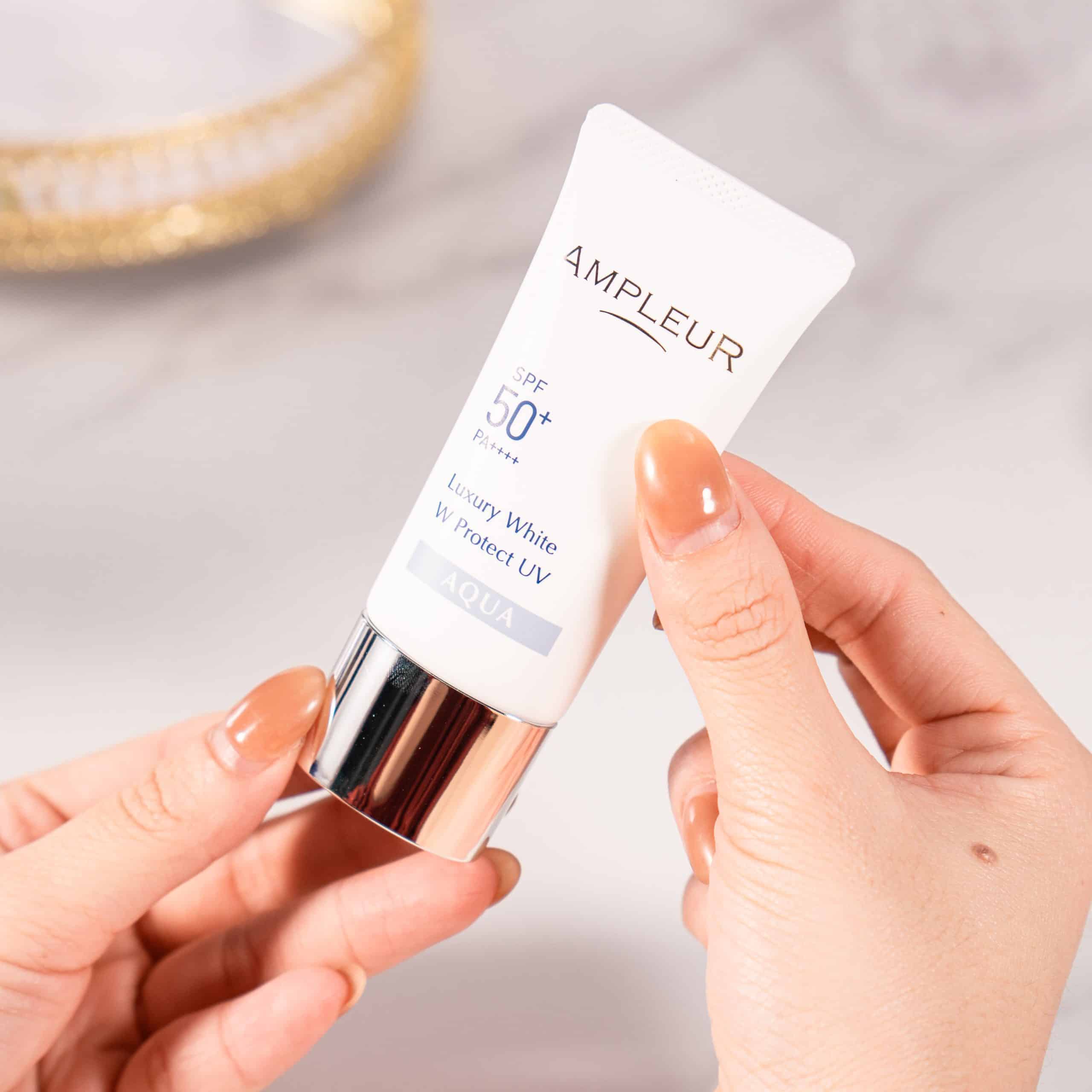 Top 5 kem chống nắng được khuyên dùng nhất hiện nay 3 Kem chống nắng Ampleur Aqua (Luxury White W Protect UV Aqua)