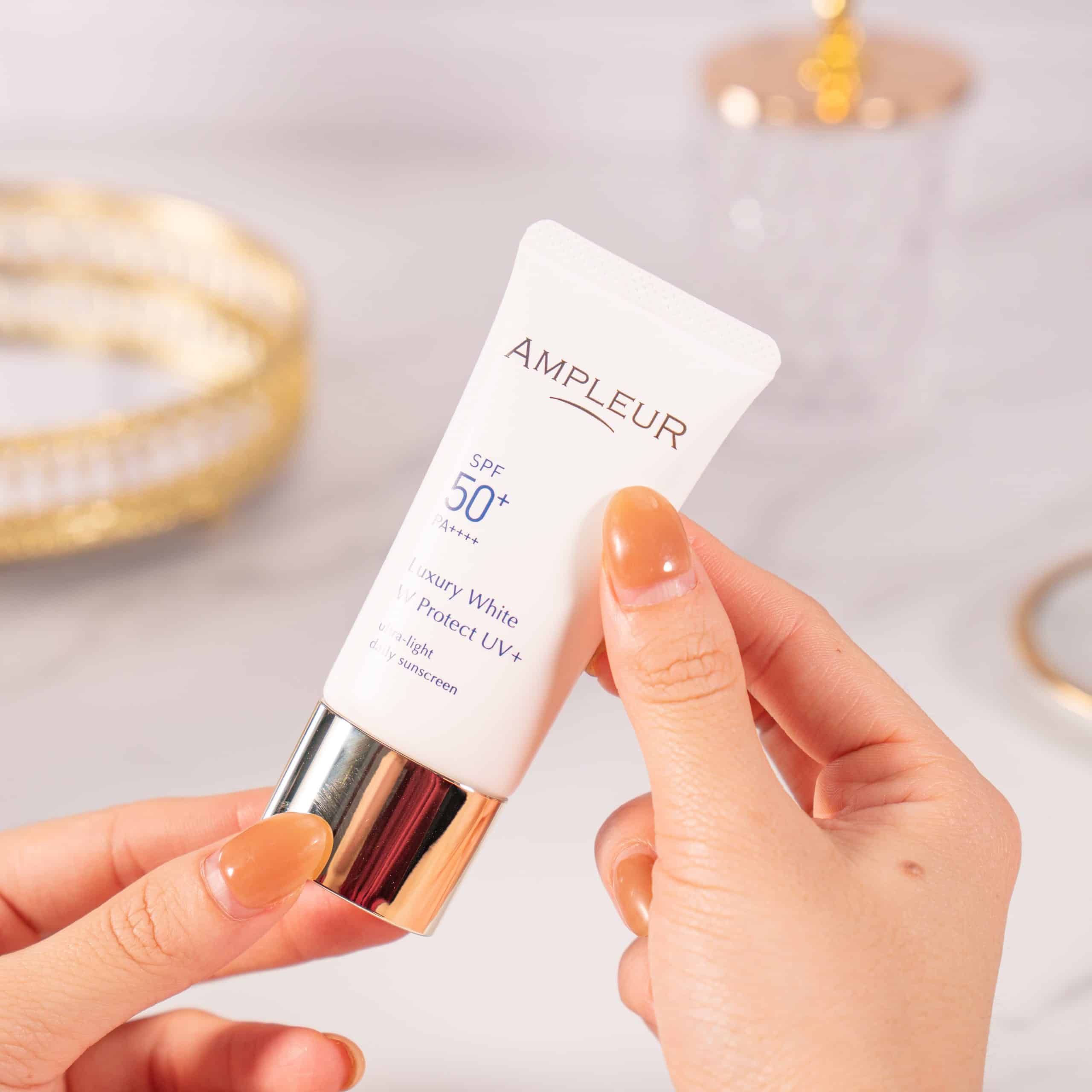 Top 5 kem chống nắng được khuyên dùng nhất hiện nay 4 Kem chống nắng Ampleur UV+ (Luxury White W Protect UV+)