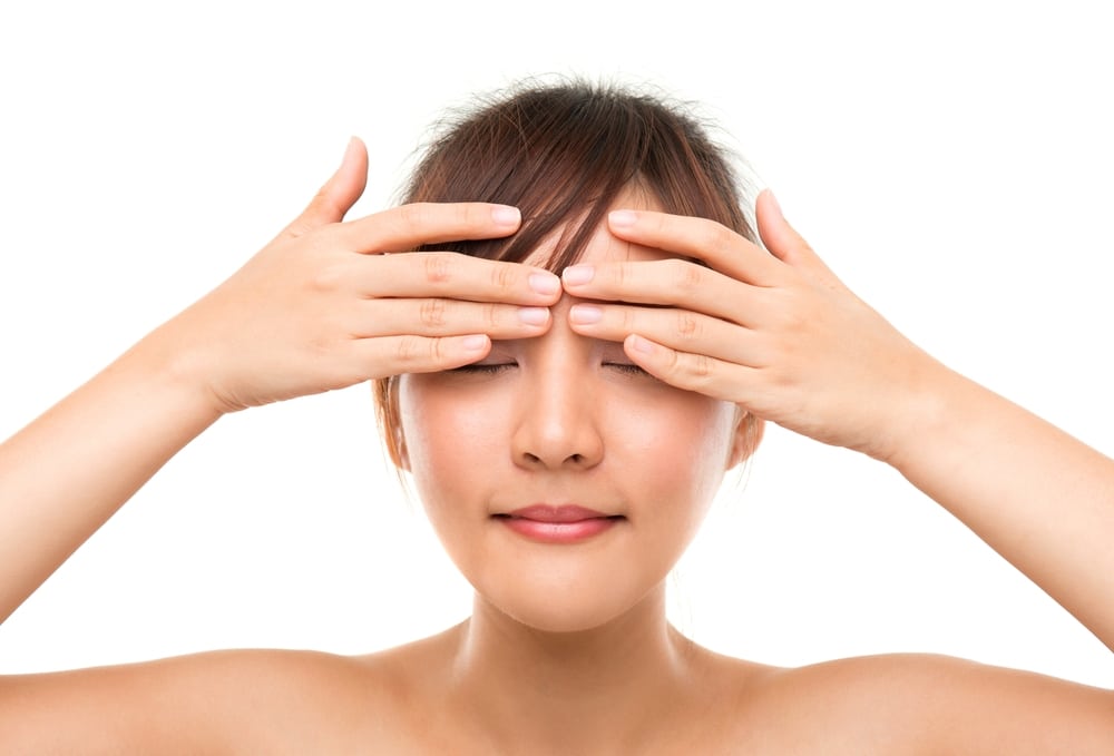 Chăm sóc da vùng mắt: 7 bí quyết từ chuyên gia giúp bạn trẻ ra trông thấy 2 Quy trình và kỹ thuật bôi sản phẩm chăm sóc da vùng mắt chuẩn nhất