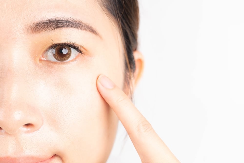 Chăm sóc da vùng mắt: 7 bí quyết từ chuyên gia giúp bạn trẻ ra trông thấy 1 Chăm sóc da vùng mắt: 7 bí quyết từ chuyên gia giúp bạn trẻ ra trông thấy