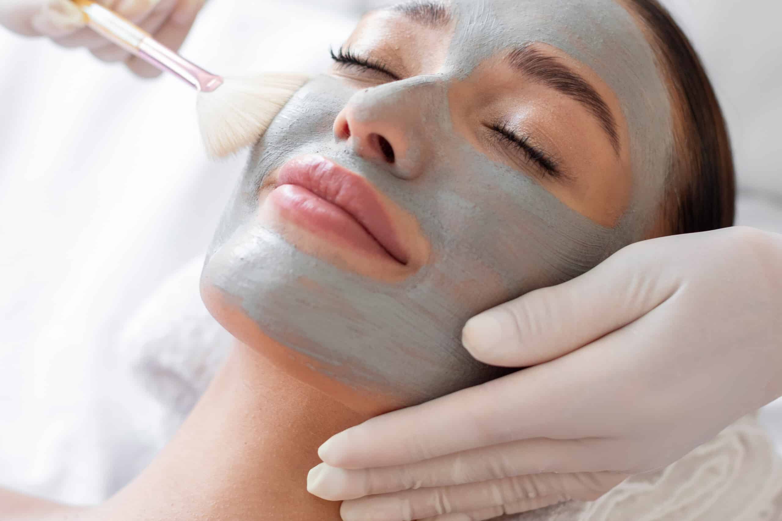 Khám phá 5 loại đất sét làm đẹp tốt nhất giúp đánh bay mụn đầu đen 1 Đất sét làm đẹp là gì? Tại sao chúng lại tốt cho da?