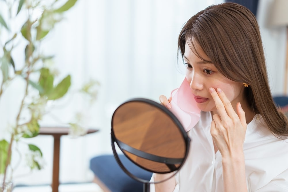 Lão hóa do đeo khẩu trang, 5 bí quyết lấy lại vẻ đẹp thanh xuân 1 Tại sao lại xuất hiện tình trạng lão hóa do đeo khẩu trang?