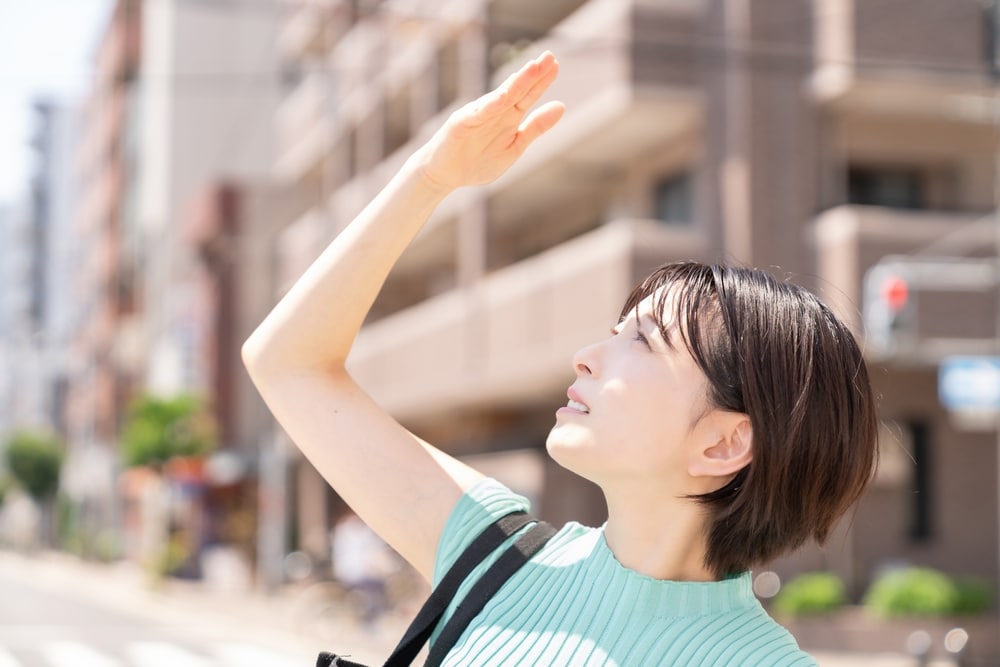 5 nguyên nhân khiến da thiếu nước trầm trọng và cách khắc phục 2 Nguyên nhân môi trường khiến tình trạng da thiếu nước bùng phát vào mùa hè