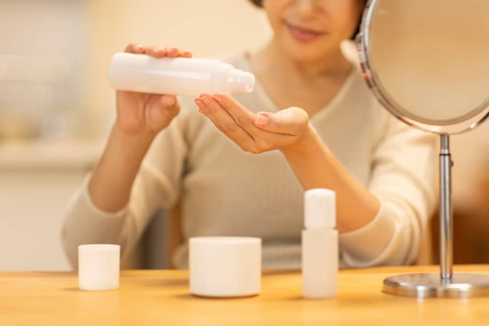 5 tác dụng thần kỳ của Niacinamide và cách dùng chuẩn chuyên gia 5 Bí quyết chọn và sử dụng mỹ phẩm có chứa niacinamide