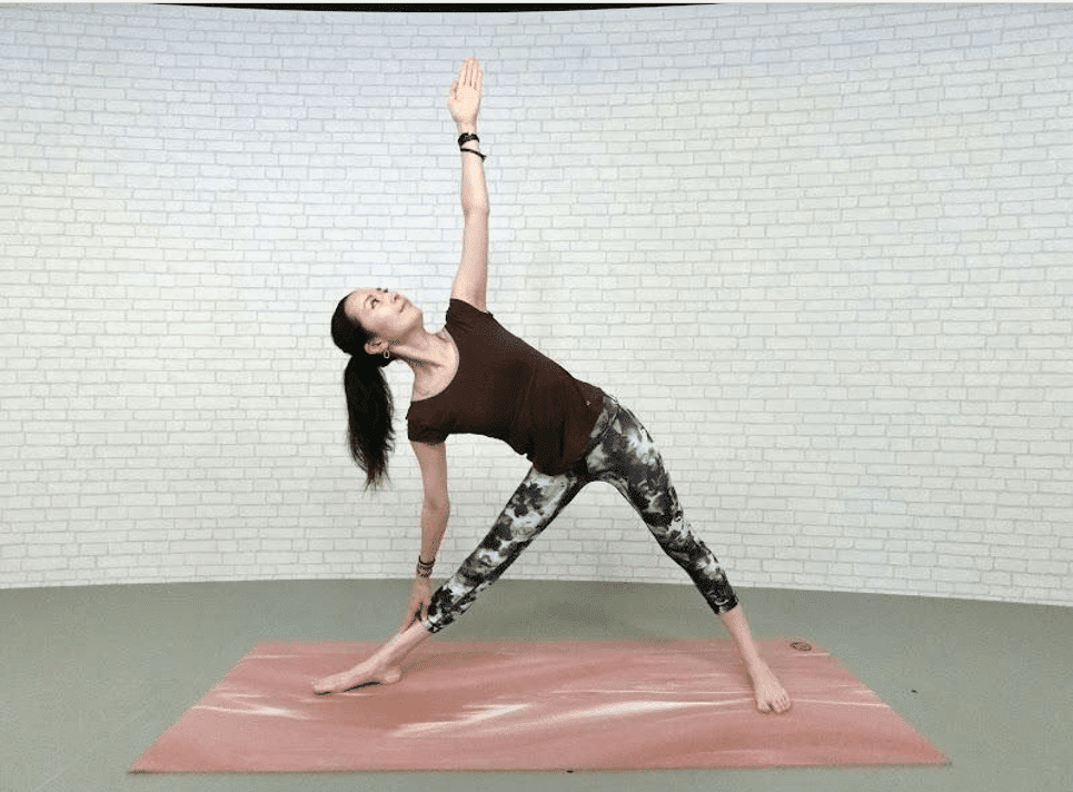 Thon gọn khuôn mặt bất ngờ nhờ 3 bài tập cực dễ mỗi ngày 3 Tư thế tam giác trong yoga nâng tầm thon gọn khuôn mặt