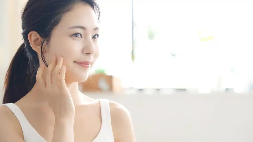 Dưỡng trắng da mùa thu: 3 Sự thật bất ngờ bạn cần biết ngay 2 Nguyên tắc dưỡng trắng da mùa thu: Ưu tiên sự an toàn, nói không với bào mòn