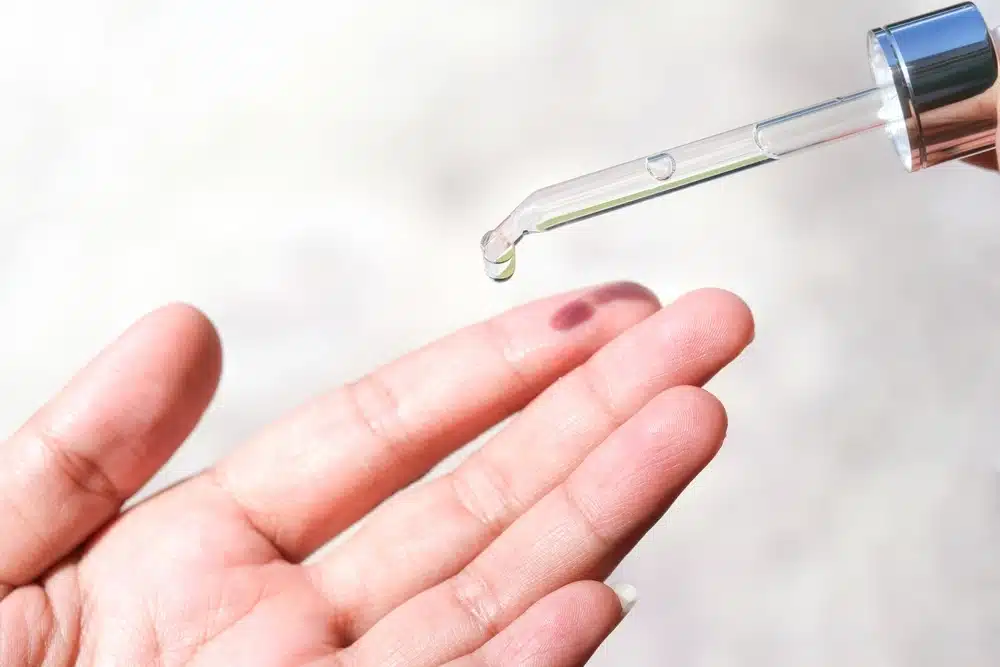 Quy trình dưỡng da ban đêm: 3 bước phục hồi sâu chuyên biệt 3 Giải quyết sắc tố chuyên sâu cùng Tinh chất Serum Clear D