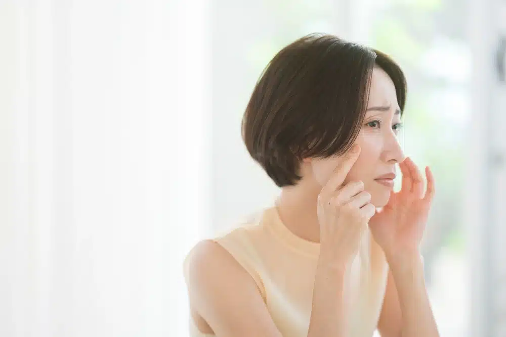 3 Bước giải cứu làn da sạm màu giao mùa mệt mỏi 1 Nguyên nhân thực sự đằng sau tình trạng da sạm màu giao mùa
