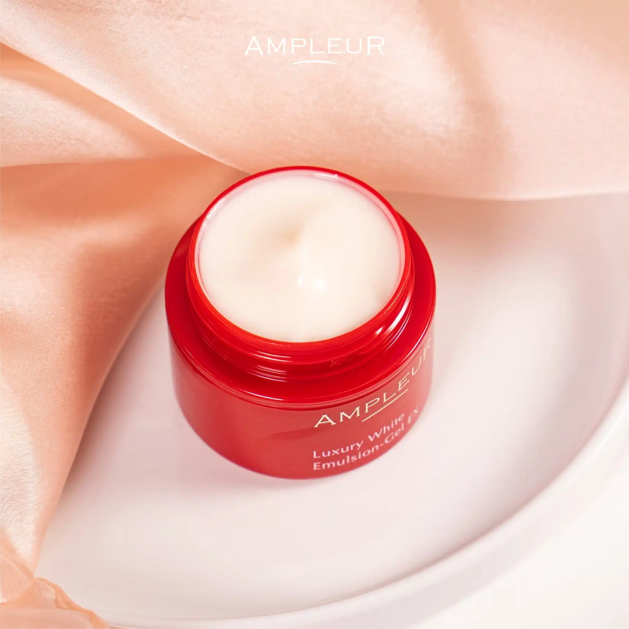 Review Kem dưỡng Gel EX Ampleur: 3 Điểm sáng giúp da căng mướt suốt ngày 3 Kết cấu Gel Emulsion độc đáo: Chạm là tan, thẩm thấu tức thì