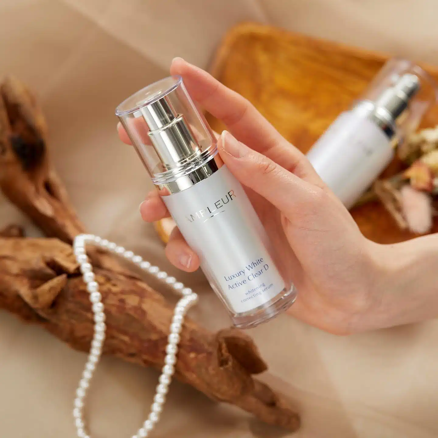 3 bước kết hợp serum và kem dưỡng Ampleur nhân đôi hiệu quả 3 Thoa Serum Clear D để dưỡng sáng và làm đều màu da an toàn