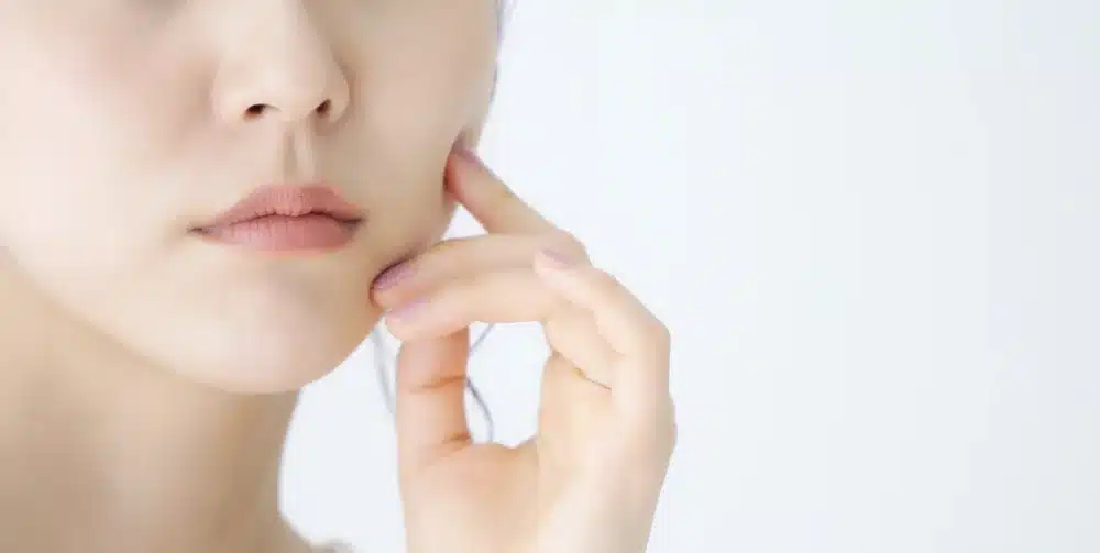 Da thiếu ẩm hay lão hóa? 3 dấu hiệu làn da "kêu cứu" khi vào thu 2 3 dấu hiệu cảnh báo hàng rào bảo vệ suy yếu do da thiếu ẩm